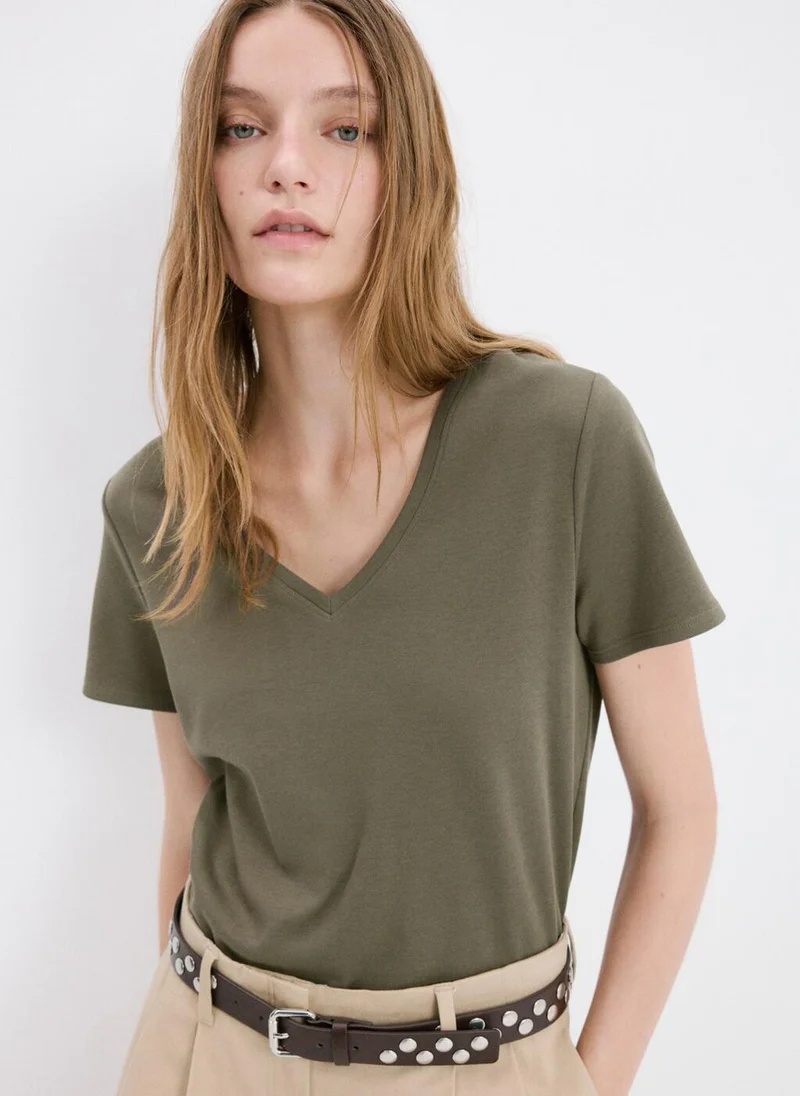 مانجو V-neck cotton T-shirt